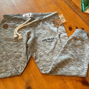 Six Flags Capri sweatpants size medium